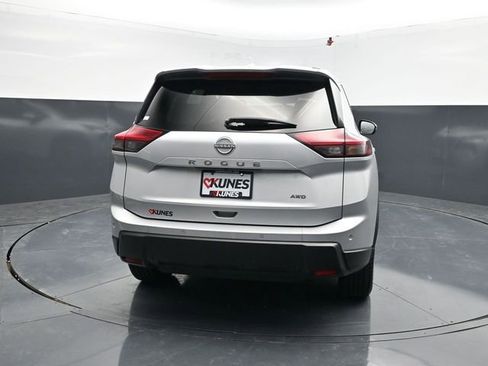 Used 2025 Nissan Rogue SV AWD/4WD image 8