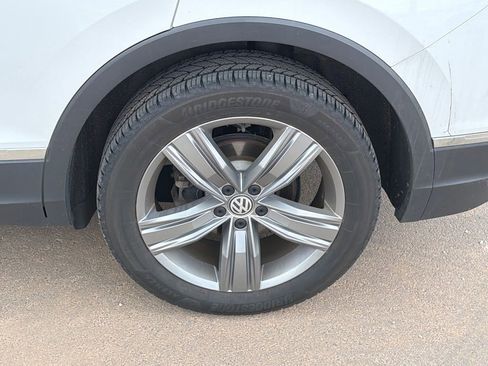 Used 2020 Volkswagen Tiguan SEL AWD/4WD image 19