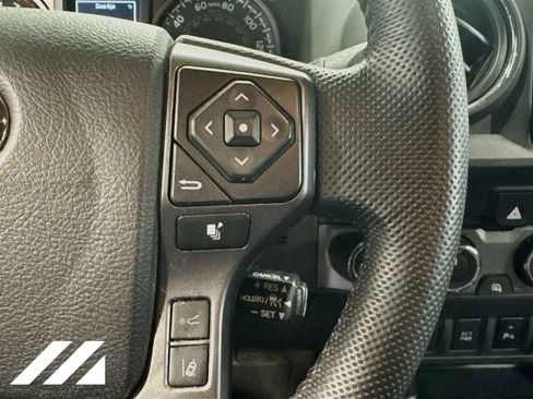 Used 2022 Toyota Tacoma TRD Off-Road w/ Technology Package AWD/4WD image 13