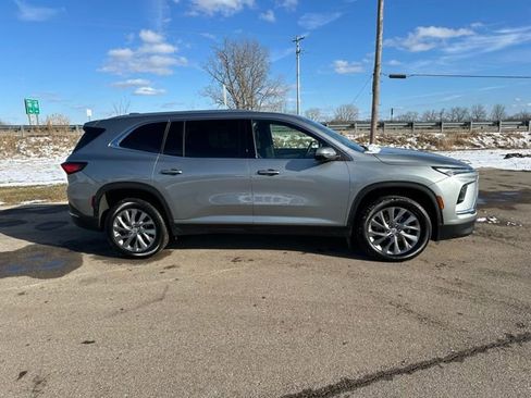 Used 2025 Buick Enclave Preferred image 8