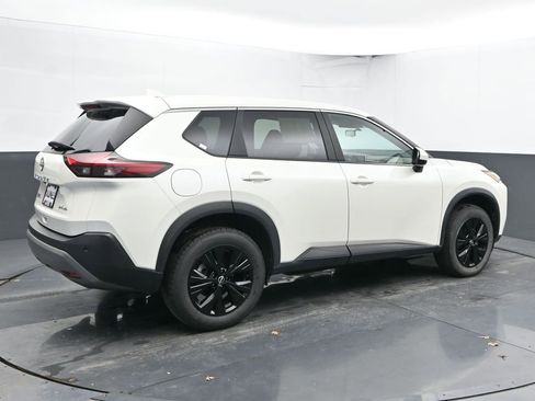 Used 2023 Nissan Rogue SV image 11