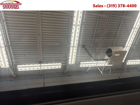 Certified 2021 Toyota Highlander XLE image 24