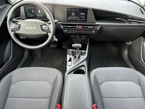Used 2024 Kia Niro LX image 12
