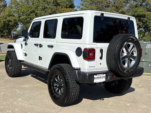 Used 2018 Jeep Wrangler Unlimited Sahara AWD/4WD image 8