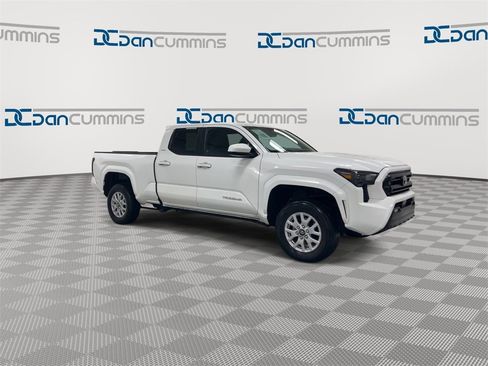 Used 2024 Toyota Tacoma SR5 image 2