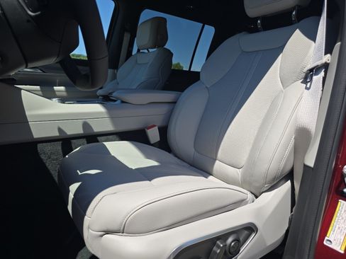 New 2026 Jeep Grand Wagoneer 4WD image 17