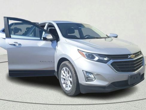 Used 2021 Chevrolet Equinox LT w/ Driver Convenience Package FWD image 8