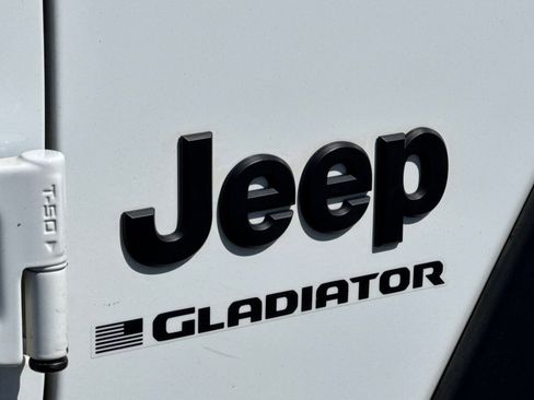 Used 2025 Jeep Gladiator Sport AWD/4WD image 48