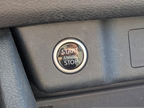 Used 2023 Nissan Rogue SV image 32