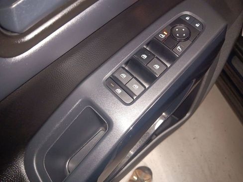 Used 2024 Nissan Pathfinder SV image 12