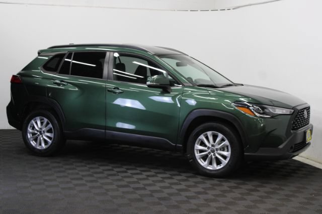 Used 2022 Toyota Corolla Cross LE w/ Moonroof Package FWD image 3