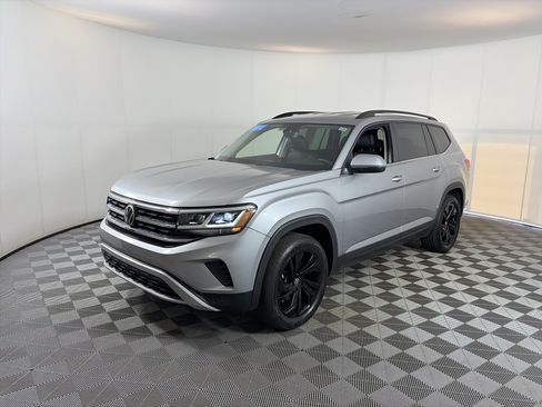 Used 2022 Volkswagen Atlas SE w/ Black Wheel Package AWD/4WD image 2