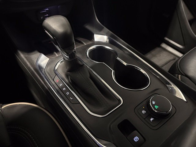 Used 2023 Chevrolet Traverse Premier FWD image 25
