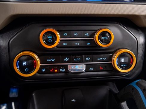 Used 2024 Ford Bronco Wildtrak image 28