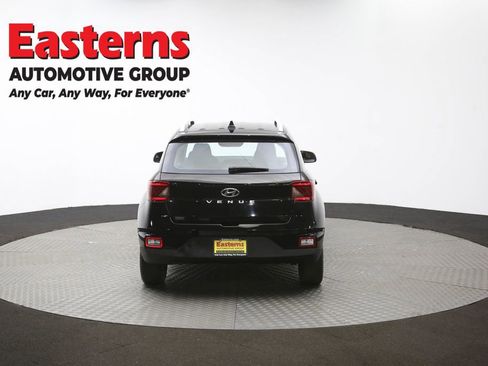 Used 2022 Hyundai Venue SEL image 37