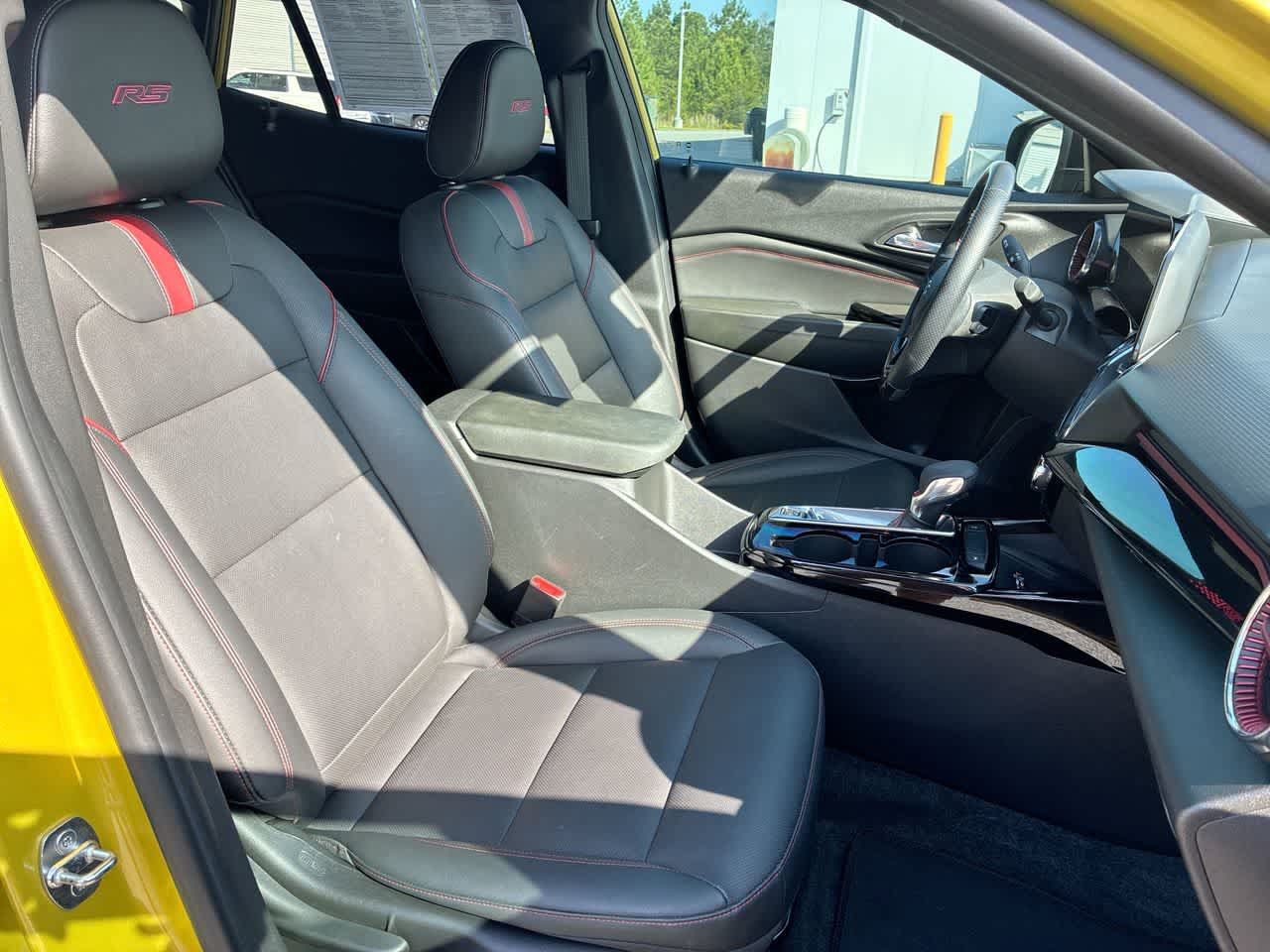 Used 2024 Chevrolet Trax RS w/ Sunroof Package FWD image 27