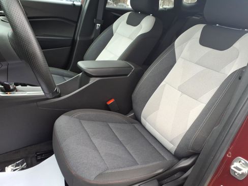 Used 2025 Chevrolet Trax RS w/ Sunroof Package image 11