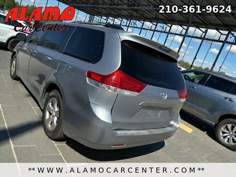Used 2011 Toyota Sienna LE image 3