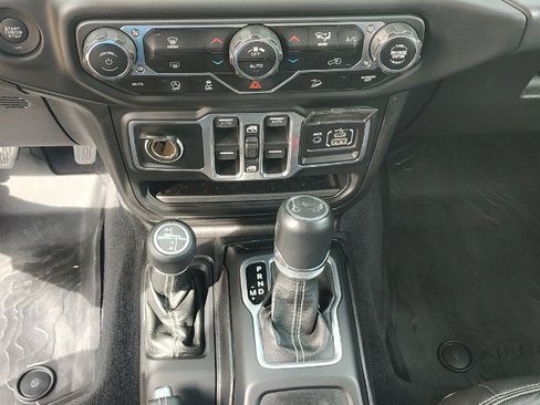 Used 2018 Jeep Wrangler Unlimited Sahara AWD/4WD image 26