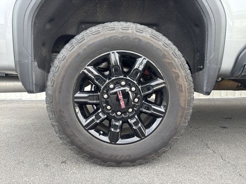 Used 2025 GMC Sierra 2500 AT4 image 5