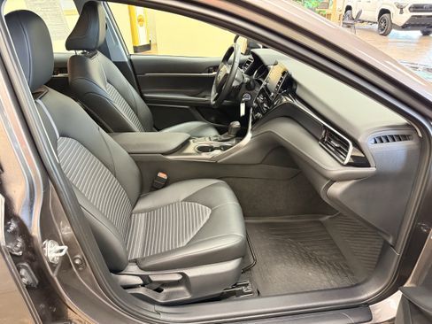 Used 2023 Toyota Camry SE FWD image 14