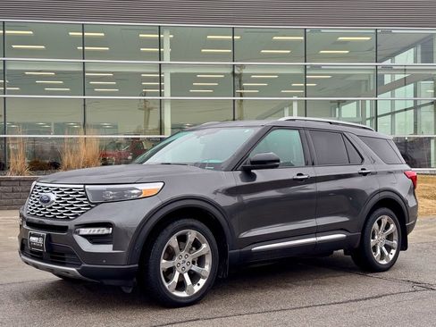 Certified 2020 Ford Explorer Platinum w/ Premium Technology Package image 2