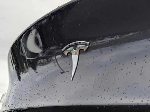 Used 2022 Tesla Model Y Long Range image 30