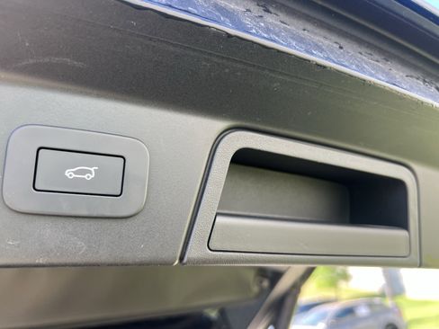 Used 2025 Land Rover Range Rover Velar Dynamic SE image 32