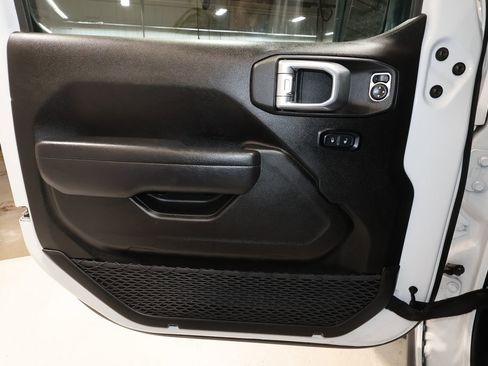 Used 2025 Jeep Wrangler Unlimited Rubicon image 21