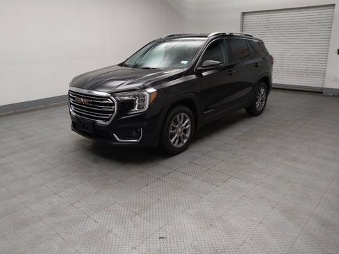 Used 2024 GMC Terrain SLT AWD/4WD image 2