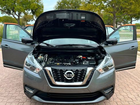 Used 2019 Nissan Kicks SR w/ SR Premium Package FWD image 12