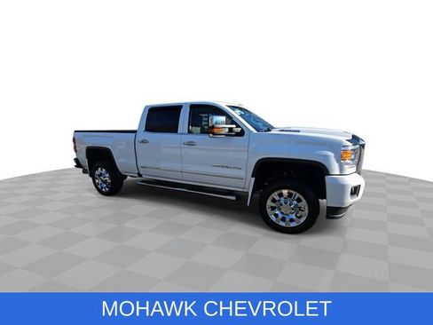 Used 2019 GMC Sierra 2500 Denali w/ Duramax Plus Package AWD/4WD image 2