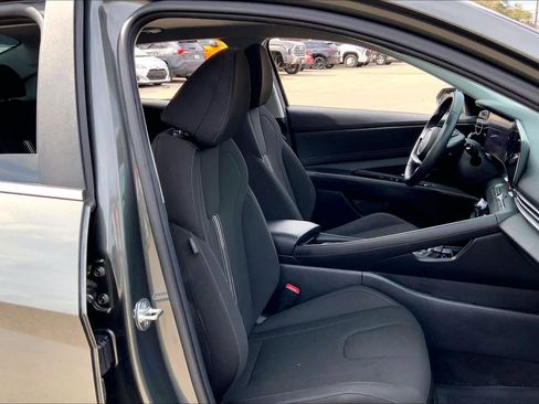 Used 2024 Hyundai Elantra SEL w/ Convenience Package image 8