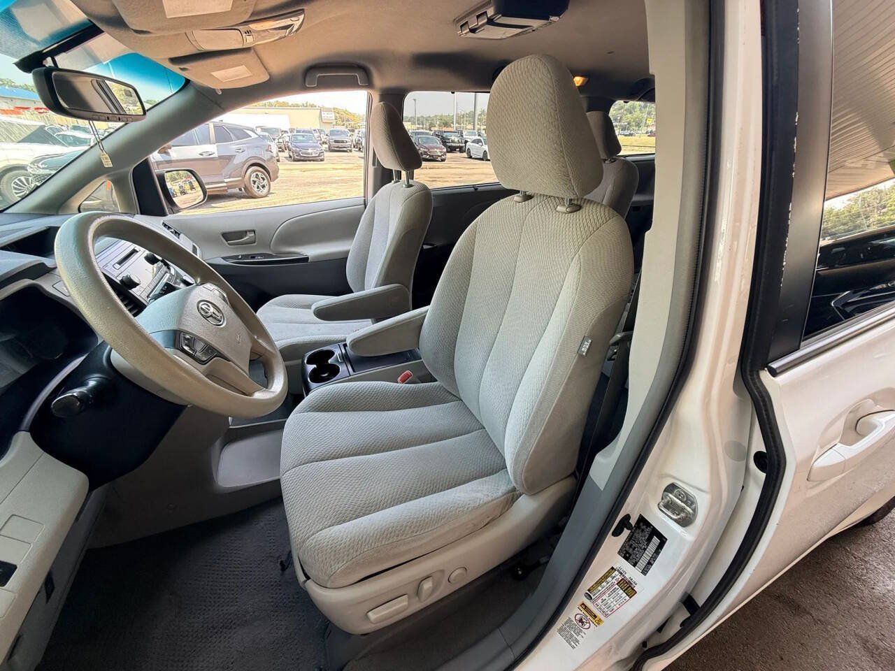 Used 2011 Toyota Sienna LE w/ Towing Pkg FWD image 20