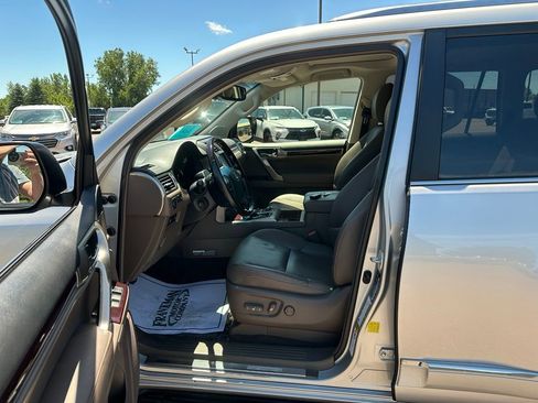 Used 2017 Lexus GX 460 Luxury AWD/4WD image 10