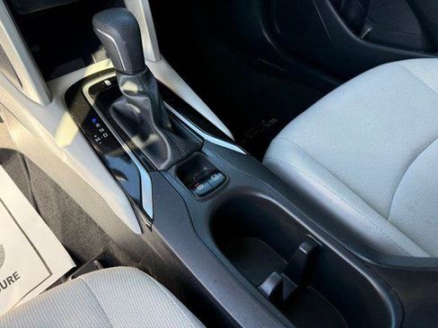 Used 2025 Toyota Corolla Cross LE FWD image 8