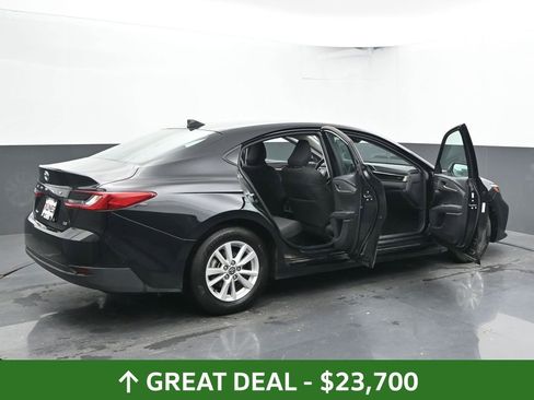 Used 2025 Toyota Camry LE image 57