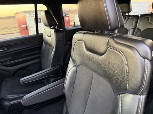 Used 2023 Jeep Grand Cherokee L Laredo image 14