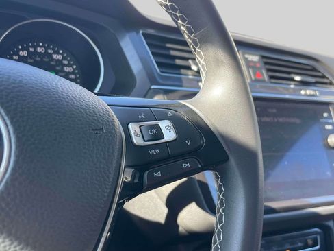 Used 2021 Volkswagen Tiguan SE AWD/4WD image 23