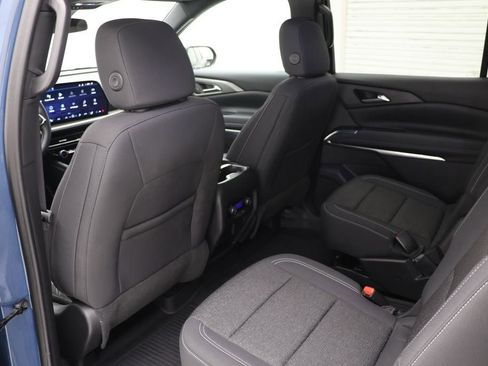 Used 2024 Chevrolet Traverse LT w/ Midnight/Sport Edition image 11