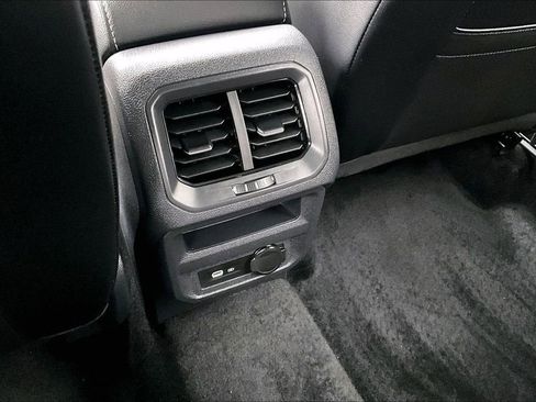 Used 2024 Volkswagen Tiguan SEL R-Line image 12