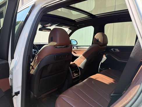 Used 2019 BMW X5 xDrive40i w/ Convenience Package AWD/4WD image 12