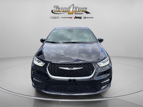 New 2026 Chrysler Pacifica Limited image 2