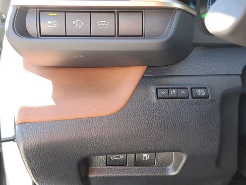 Certified 2025 Toyota Crown Signia Limited image 30