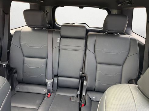 Used 2025 Lexus GX 550 w/ Accessory Package (2T) image 13