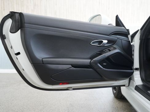 Used 2016 Porsche Boxster RWD image 29