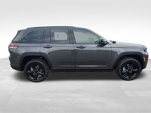 New 2026 Jeep Grand Cherokee Limited w/ Limited Altitude Package AWD/4WD image 29