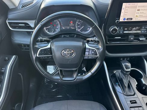 Used 2023 Toyota Highlander LE AWD/4WD image 15