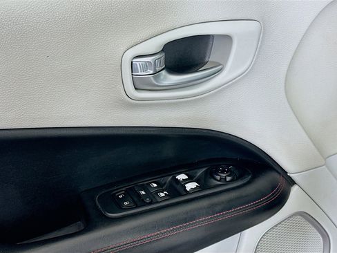 Used 2018 Jeep Compass Limited w/ Navigation Group image 15