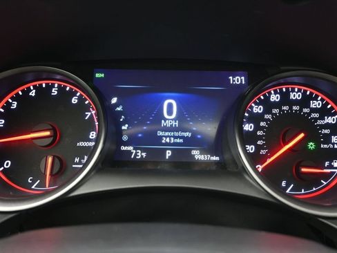 Used 2022 Toyota Camry XSE FWD image 13